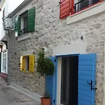 Sani House شقة *