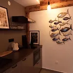 Sani House شقة *